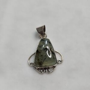 Green Prehnite Natural Gemstone Necklace Pendant Sterling Silver Plated NWOT